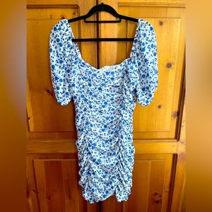Mini ruched white and blue dress
